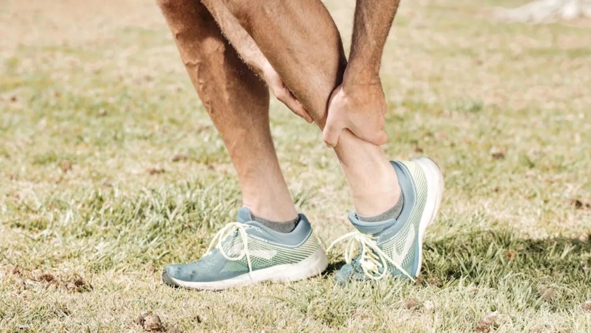 Runner experiencing Achilles tendon pain during a run