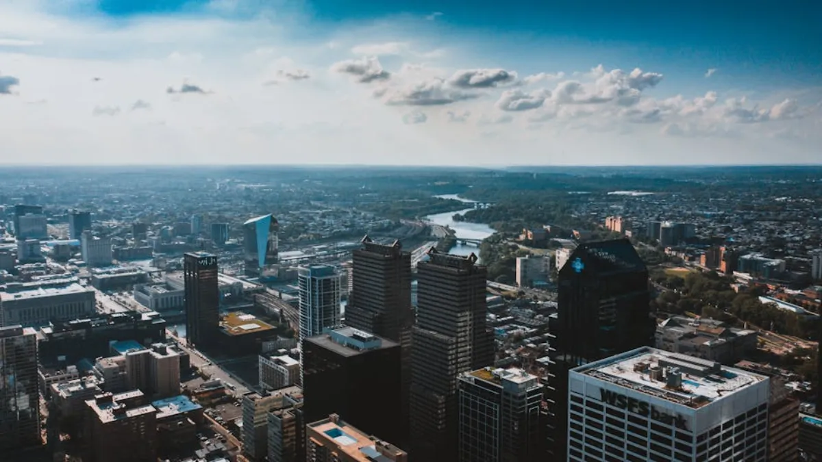 Runner along the Schuylkill River Trail in Philadelphia